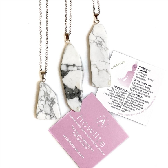 1 Large Chunk Howlite Necklace - Picture 3 of 6